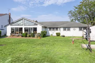 2436 Hempstead Ln, Wantagh, NY 11793 - Photo 33