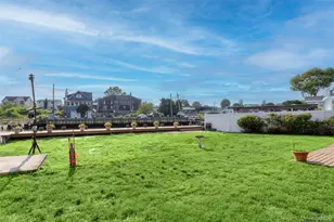 2436 Hempstead Ln, Wantagh, NY 11793 - Photo 35