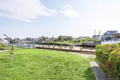 2436 Hempstead Lane, Wantagh, NY 11793 - Photo 35