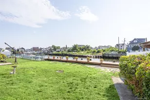 2436 Hempstead Ln, Wantagh, NY 11793 - Photo 35