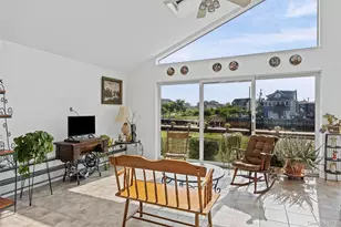 2436 Hempstead Ln, Wantagh, NY 11793 - Photo 5