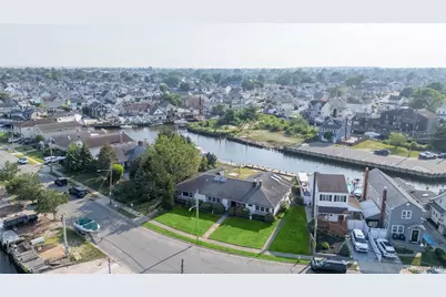 2436 Hempstead Lane, Wantagh, NY 11793 - Photo 3