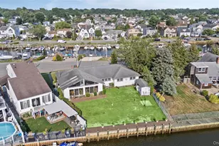 2436 Hempstead Ln, Wantagh, NY 11793 - Photo 47