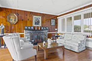 2436 Hempstead Ln, Wantagh, NY 11793 - Photo 15