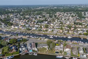 2436 Hempstead Ln, Wantagh, NY 11793 - Photo 39