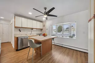 119 Scooter Ln, Hicksville, NY 11801 - Photo 3