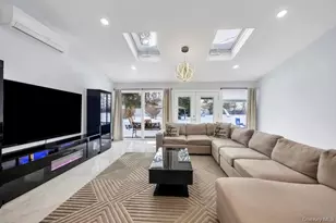 119 Scooter Ln, Hicksville, NY 11801 - Photo 9