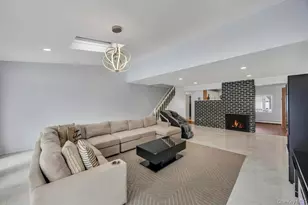 119 Scooter Ln, Hicksville, NY 11801 - Photo 7