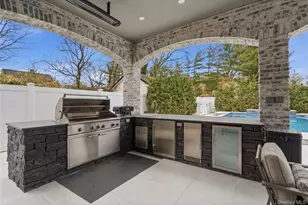 17 Garfield Pl, Roslyn Heights, NY 11577 - Photo 45