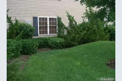 833 Madeira Boulevard, Melville, NY 11747 - Photo 33