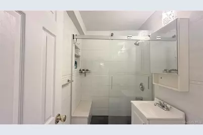 13870 Elder Avenue #4S, Flushing, NY 11355 - Photo 9