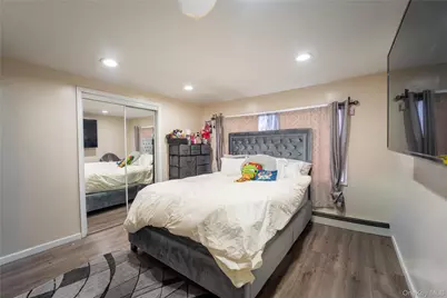 382 Jamaica Avenue, Medford, NY 11763 - Photo 9