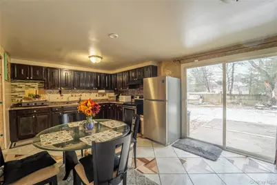 382 Jamaica Avenue, Medford, NY 11763 - Photo 5