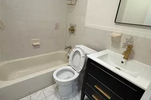 147-20 226th St, Jamaica, NY 11413 - Photo 3