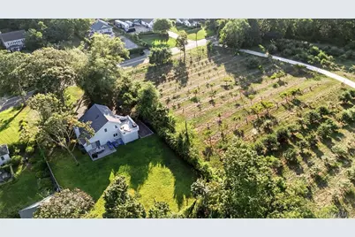 100 Manor Lane, Riverhead, NY 11901 - Photo 19