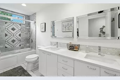 100 Manor Lane, Riverhead, NY 11901 - Photo 9