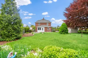 1030 Glen Cove Ave, Glen Head, NY 11545 - Photo 27