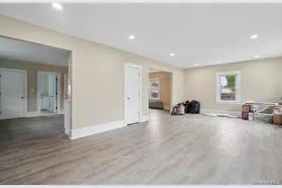 1030 Glen Cove Avenue, Glen Head, NY 11545 - Photo 3