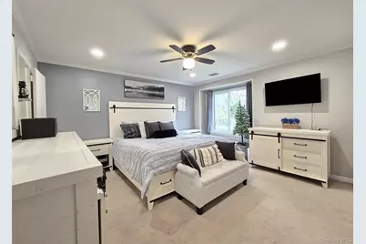 392 Clubhouse Court, Coram, NY 11727 - Photo 17