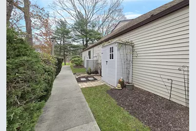 392 Clubhouse Court, Coram, NY 11727 - Photo 25