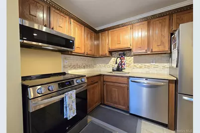 392 Clubhouse Court, Coram, NY 11727 - Photo 5