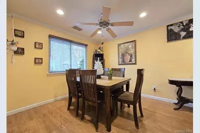 392 Clubhouse Court, Coram, NY 11727 - Photo 7