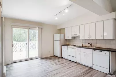 75 Maxwell Avenue #B, Oyster Bay, NY 11771 - Photo 3