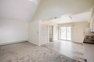 75 Maxwell Ave, Oyster Bay, NY 11771 - Photo 5