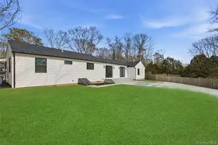 10 Tramposh Ln, Hampton Bays, NY 11946 - Photo 5