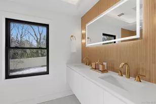 10 Tramposh Ln, Hampton Bays, NY 11946 - Photo 17