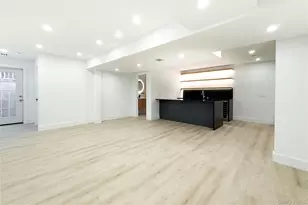 121 Ponquogue Ave, Hampton Bays, NY 11946 - Photo 17