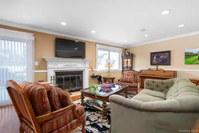 53 Chestnut Lane, Woodbury, NY 11797 - Photo 7