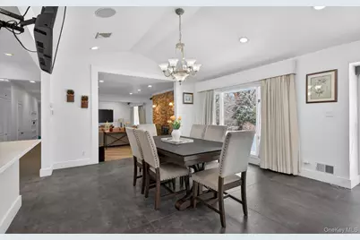 11 Juneau Boulevard, Woodbury, NY 11797 - Photo 9