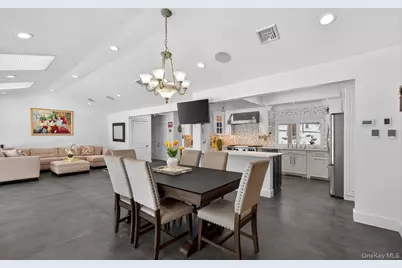 11 Juneau Boulevard, Woodbury, NY 11797 - Photo 11