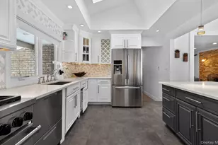 11 Juneau Blvd, Woodbury, NY 11797 - Photo 17