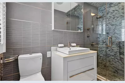 11 Juneau Boulevard, Woodbury, NY 11797 - Photo 21