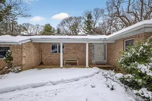 11 Juneau Blvd, Woodbury, NY 11797 - Photo 3