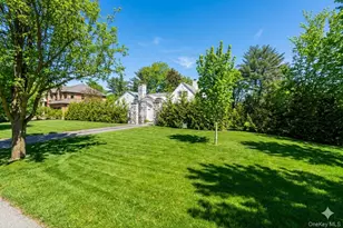 1 Strawberry Ln, Roslyn Heights, NY 11577 - Photo 5