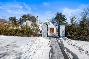 1 Strawberry Ln, Roslyn Heights, NY 11577 - Photo 3