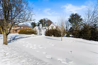 1 Strawberry Lane, Roslyn Heights, NY 11577 - Photo 5