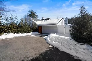 1 Strawberry Ln, Roslyn Heights, NY 11577 - Photo 7