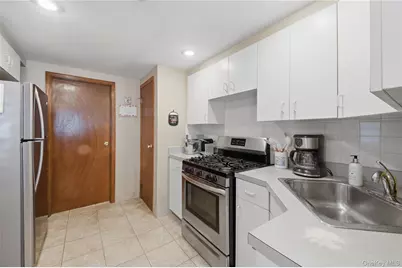 2429 Young Avenue, Bronx, NY 10469 - Photo 27