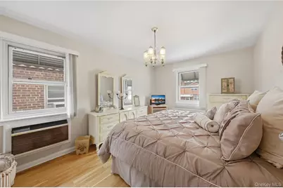 2429 Young Avenue, Bronx, NY 10469 - Photo 17