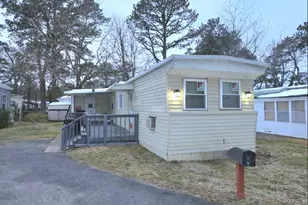 525 Riverleigh Ave, Riverhead, NY 11901 - Photo 21