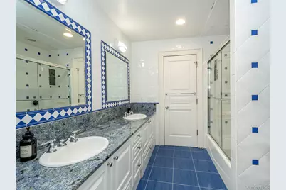 18 Harriman Drive, Port Washington, NY 11050 - Photo 29