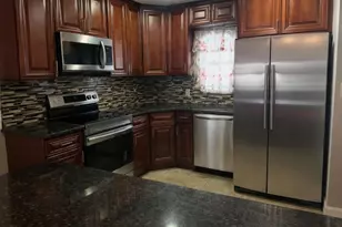 49 Spindle Rd, Hicksville, NY 11801 - Photo 3