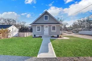 37 Gould Rd, Centereach, NY 11720 - Photo 5