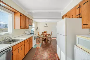 53 Canterbury Ln, North Babylon, NY 11703 - Photo 11