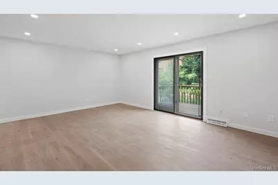 95 Windsor Gate Drive, New Hyde Park, NY 11040 - Photo 7