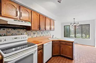 95 Windsor Gate Dr, New Hyde Park, NY 11040 - Photo 11